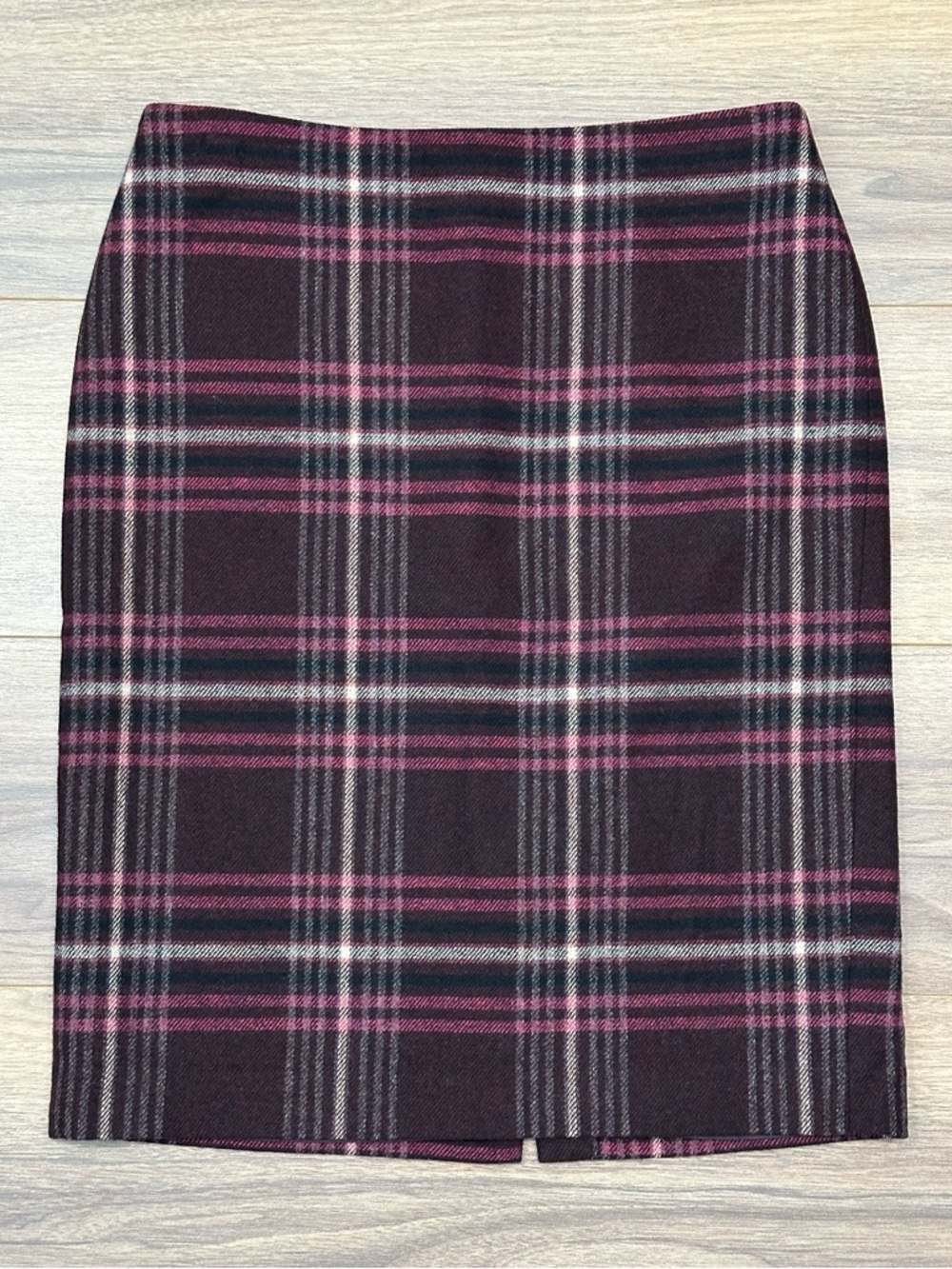 Talbots Pencil Skirt in Plum/Pink Plaid Tartan Wool Blend Lined Classic Size 8